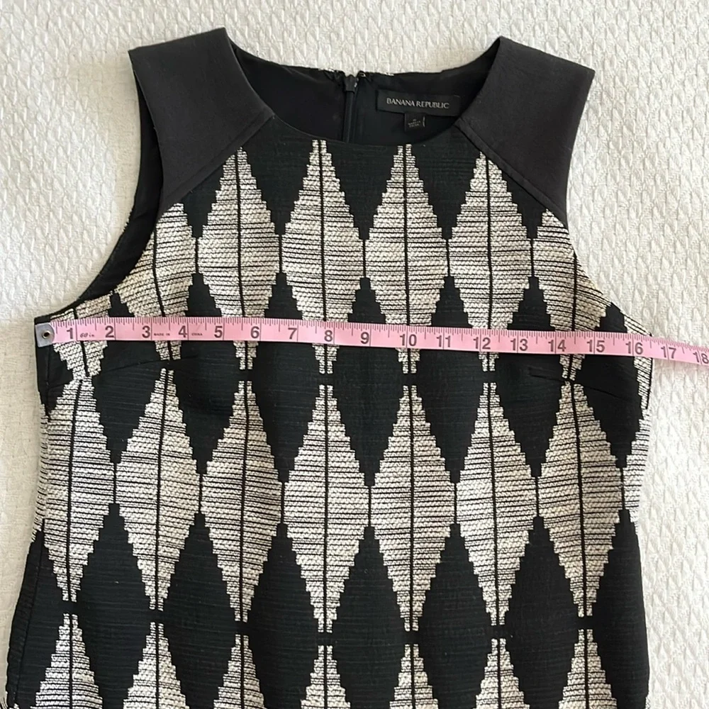 Banana Republic sleeveless Diamond Jaquard dress - Picture 6 of 10